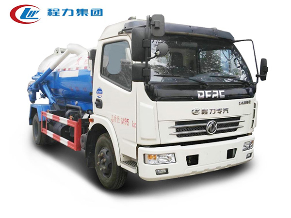 東風多利卡5噸吸污車